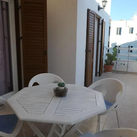Central City Apartment דירה *